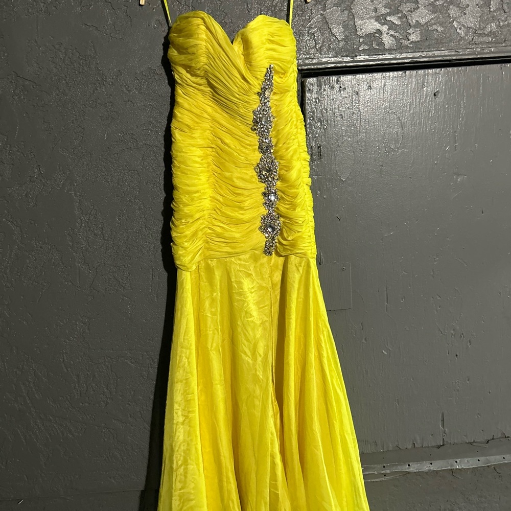 Elegant Yellow Evening Gown